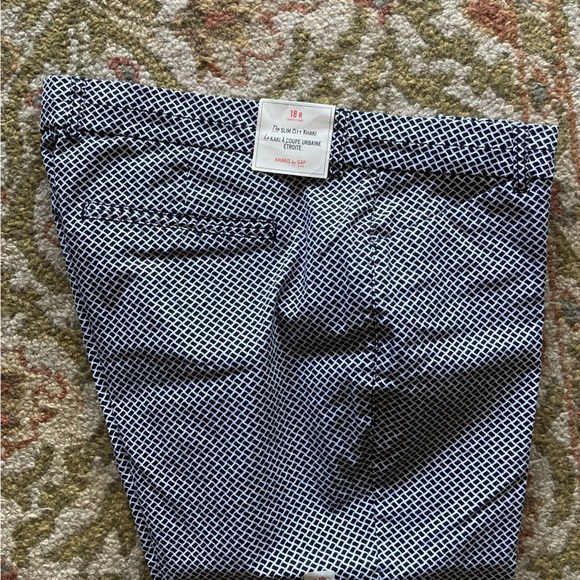 NWT GAP black and white stretchy capri pants - Picture 5 of 5